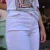 Pantalón blanco.