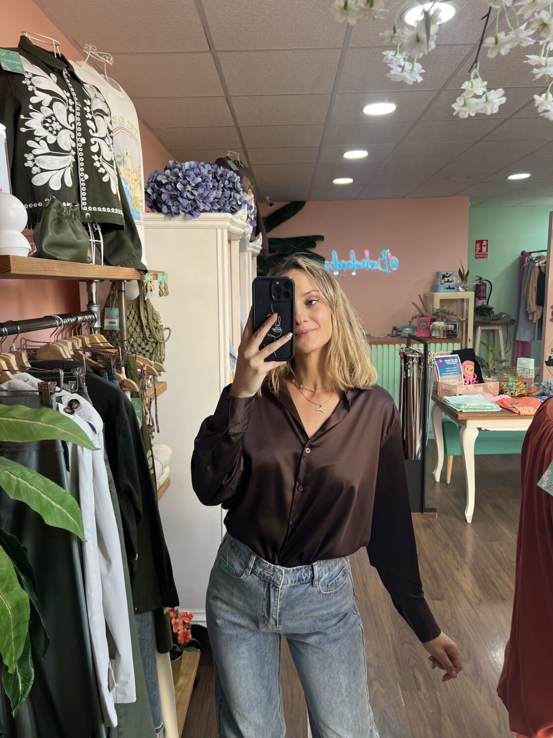 Camisa satinada choco.