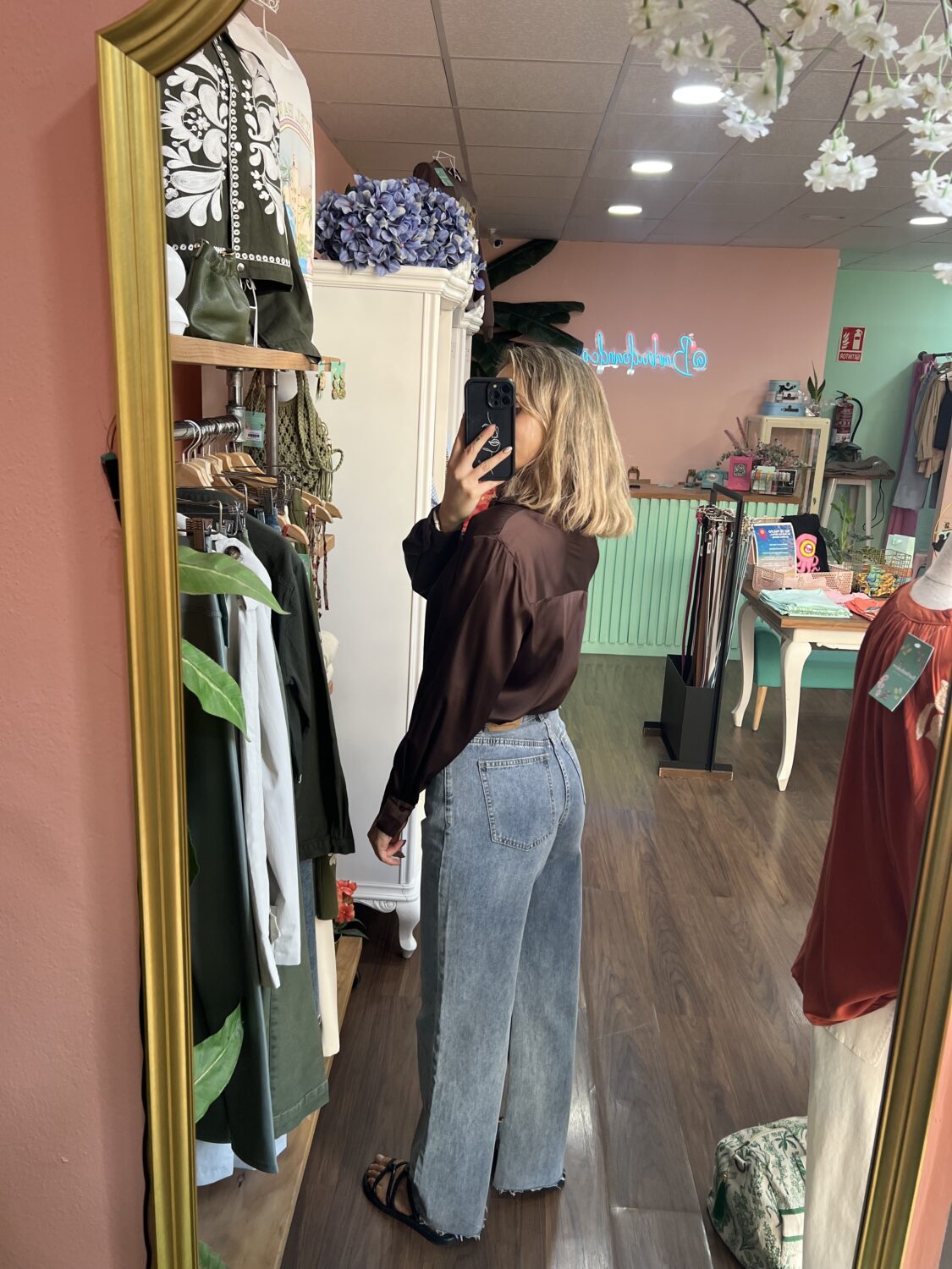 Camisa satinada choco. - Imagen 3