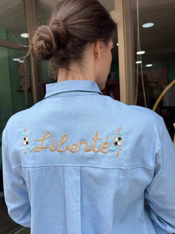 Sobrecamisa libertad.