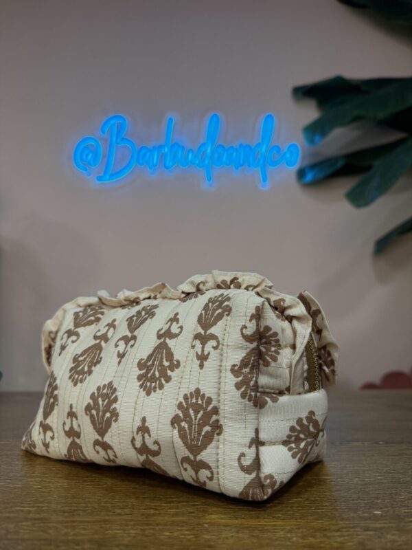 NECESER BEIGE.