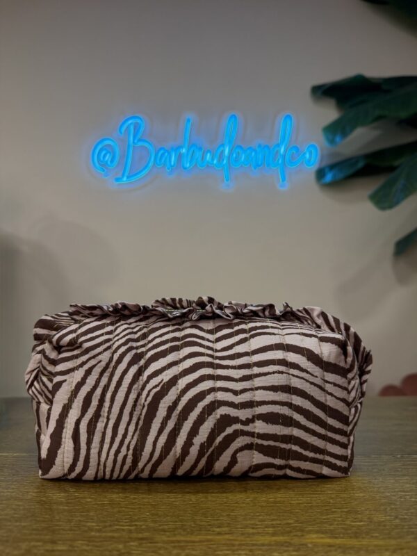 NECESER ANIMAL PRINT.